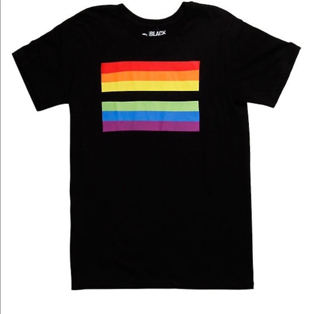 BNWT hot topic pride tee